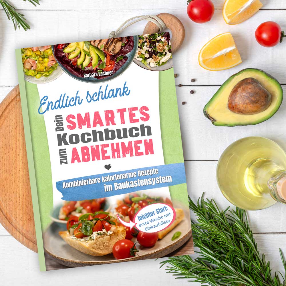 Abnehmen ohne Verzicht: Was eine Diätologin zu meinem smarten Kochbuch sagt - Rezept für dich zum Ausprobieren - Barbara Lachner - Autorin und Fotografin - Barbara Lachner Blog-Willst du abnehmen, ohne dich in komplizierten Diätplänen zu verlieren? Suchst du nach einem flexiblen System, dass sich deinem Alltag anpasst und dir trotzdem Kontrolle und Struktur gibt? 
Willkommen bei deinem neuen Küchenbegleiter!
Dieses Buch soll die Gewichtskontrolle für dich so einfach wie möglich machen. Die enthaltenen Gerichte sind in vier Kategorien unterteilt mit einer fixen Anzahl an Kalorien. 
Das Prinzip dieses Buches ist, dass du dein individuelles Kalorienziel möglichst einfach nach einem  Baukastenprinzip mit Kombinationen aus den enthaltenen kalorienarmen und abwechslungsreichen Gerichten erreichen kannst. 
Der Vorteil dabei ist, dass du jene Gerichte essen kannst, auf die du gerade mehr Lust hast, anstatt fix vorgegebener Tagespläne und ohne komplizierte Rechenaufgaben.
Gesunde Ernährung wird so einfach wie nie. Du bestimmst, wie dein Tag aussieht – dein Ziel bleibt dabei immer im Fokus.
